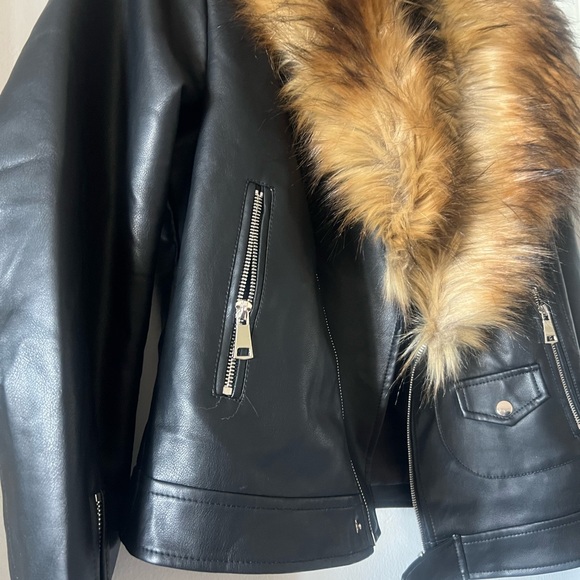 AKIRA Black Leather Jacket with Faux Fur Collar - Picture 2 of 5